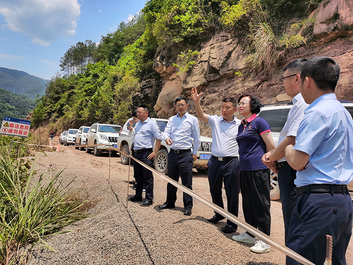 四川省國(guó)資委黨委委員、副主任游代麗到鎮(zhèn)廣高速王通段A1合同段調(diào)研工作