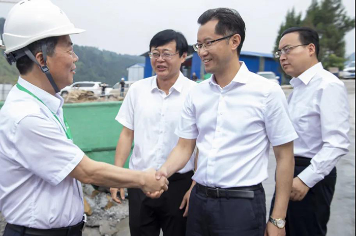 巴中市委副書(shū)記、市政府副市長(zhǎng)、代市長(zhǎng)高鵬凌到漢巴南鐵路6標(biāo)調(diào)研
