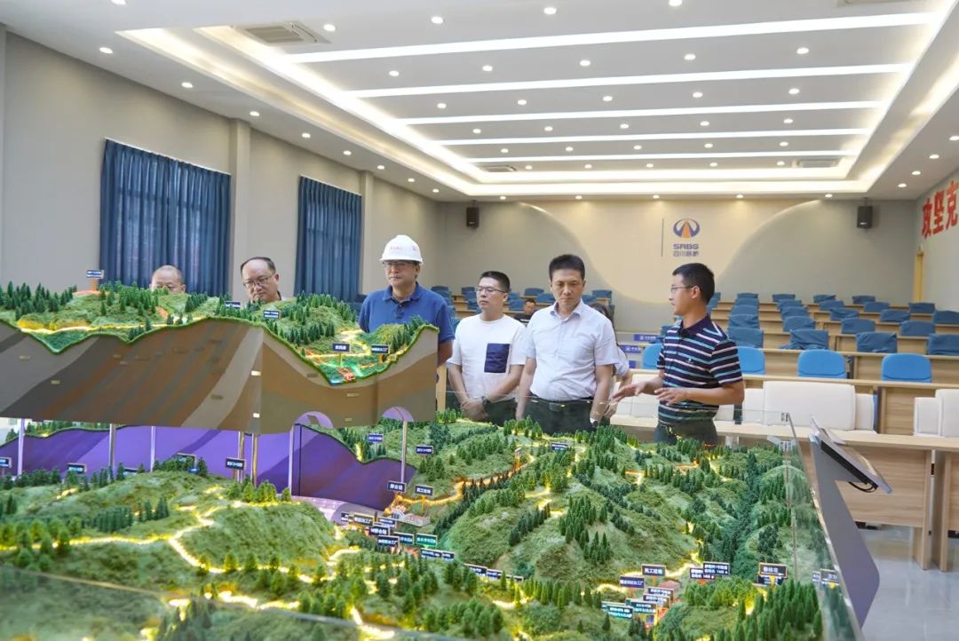 四川路橋黨委委員、紀(jì)委書記朱年紅到寧攀高速ZCB1-7/8分部檢查指導(dǎo)工作