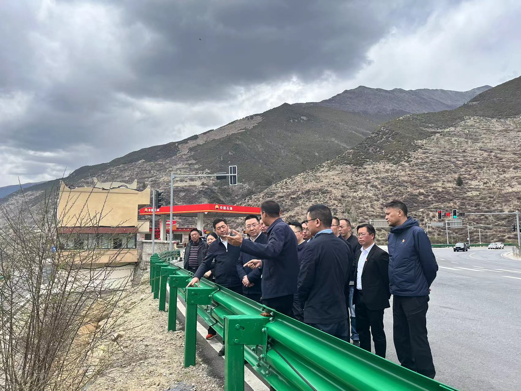阿壩州委常委、州紀委書記、監(jiān)委主任袁震到都四山地軌道交通項目DSZH標檢查指導工作